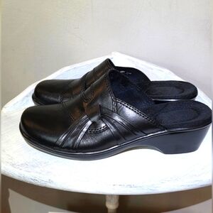 Clarks Bendables Black Leather Slip-On Mule Clog Shoes Women's Size 6.5